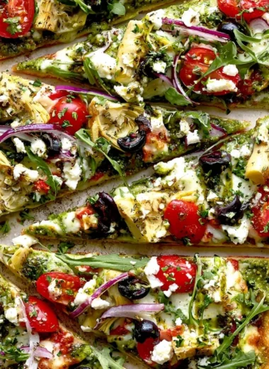 Delicious Mediterranean flatbread pizza with fresh toppings.