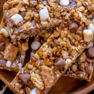 Delicious homemade granola bars made with oats, nuts, and honey